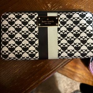 Kate Spade wallet. Used in good condition. Smoke free home